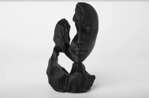 Escultura de Rosto Abstrato